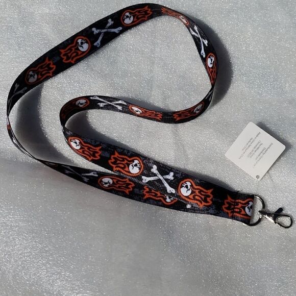 𝅺lanyard Keychain Skull and Cross Bones 20" - Picture 1 of 5